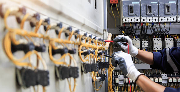Professional Electrician technician working in Hillside, IL